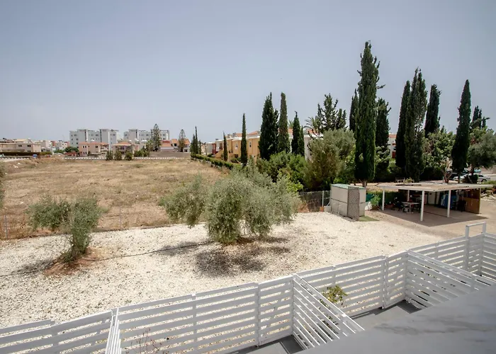 2bd Garden Holiday home